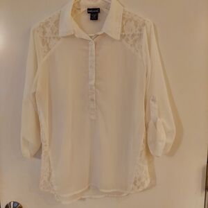 Wet seal woman's cream 3/4 sleeve blouse. Size M. Shear.